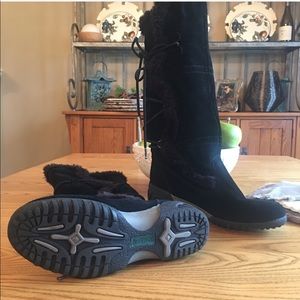 Women’s Khombu Willow winter boots.  Size 9M